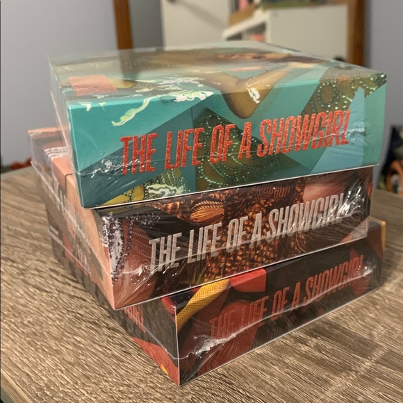 NIB The Life of a Showgirl Box Set - Picture 5 of 5